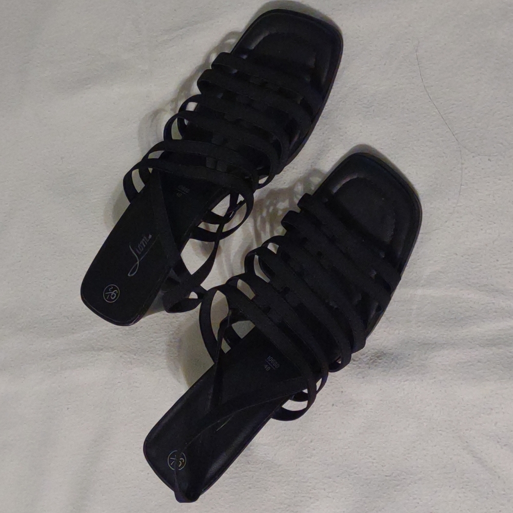 Fioni Black Strapped Heels 9.5